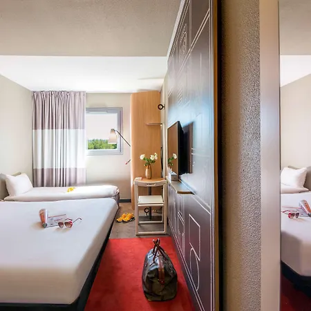 Отель Ibis Cadarache 3*