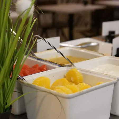 宜必思马诺斯克卡达拉切酒店 酒店 马诺斯克
