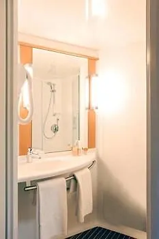Ibis Cadarache فندق 3*