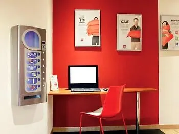 Ibis Cadarache فندق مانوسك