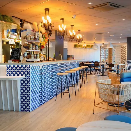 宜必思马诺斯克卡达拉切酒店 酒店