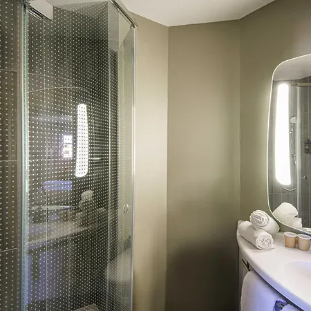 Ibis Cadarache فندق مانوسك