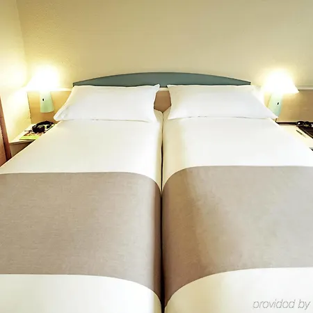 فندق Ibis Cadarache مانوسك